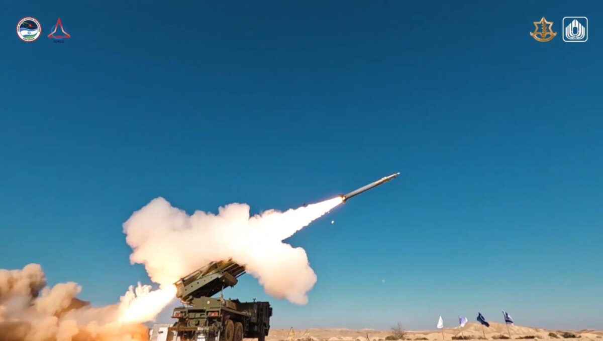 אזעקה צבע אדום טיל טילים רקטה רקטות מלחמה עזה איראן חמאס חות׳ים לבנון כיפת ברזל