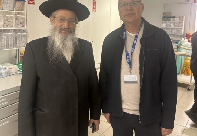 פרופ' אלי לב וסגן ראש העיר הרב וינגרטן. צילום: דוברות אסותא אשדוד