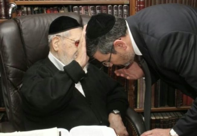 יהודה אבידן יחד עם מרן הרב עובדיה יוסף זצ״ל