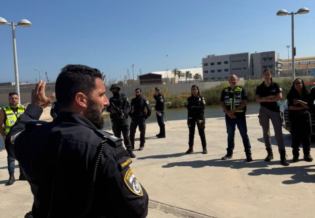 החיפושים בחוף. צילום: דוברות המשטרה