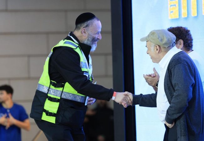 קמב״ץ זק״א יוסי לנדאו בטקס