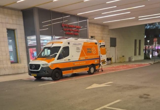 אמבולנס בכניסה למיון בביה״ח אסותא. צילום: איחוד הצלה