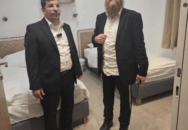 הרב צבי גודמן והרב אברהם גוזלן בסיור