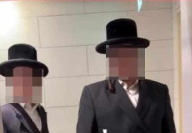 בחורי הישיבה מושפלים. מתוך התיעוד שהעלתה ענבר טוויזר ברשתות החברתיות