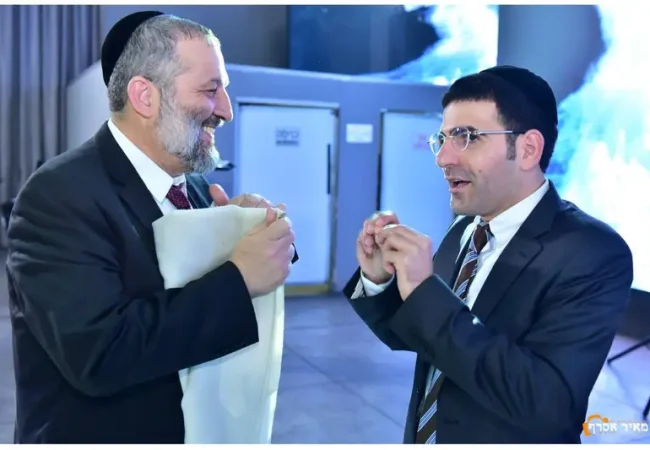 נתי מור יוסף יחד עם אריה דרעי