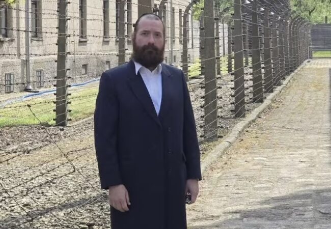 שימי גשייד במחנה ההשמדה באושוויץ. צילום: רחשי לב