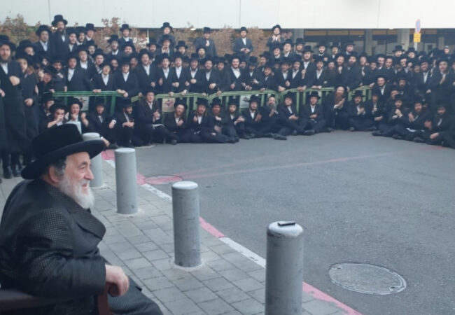 האדמו״ר מויז׳ניץ אתמול שב לארץ ישראל