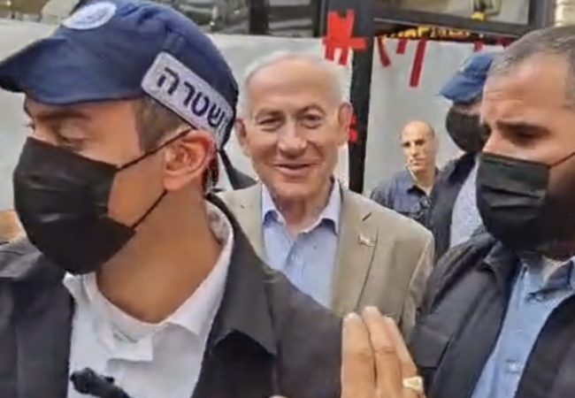 ראש הממשלה בסיור בחירות בביג באשדוד