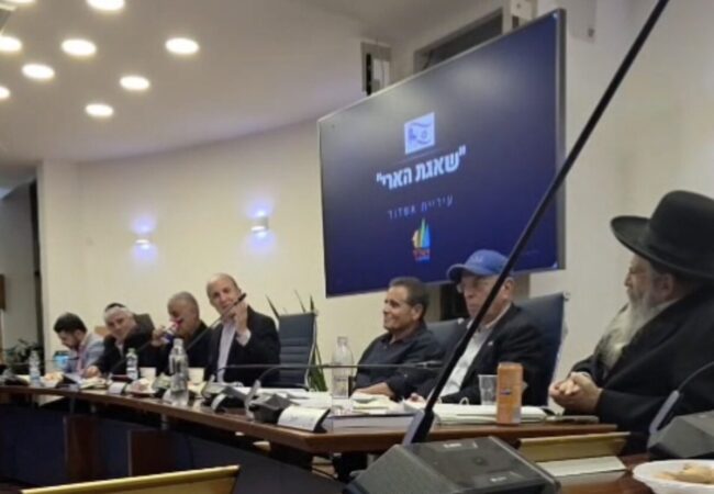 ראש העיר הערב בישיבת המועצה