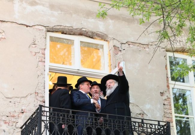 הרה״צ רבי נחמיה אלתר שליט״א בפולין