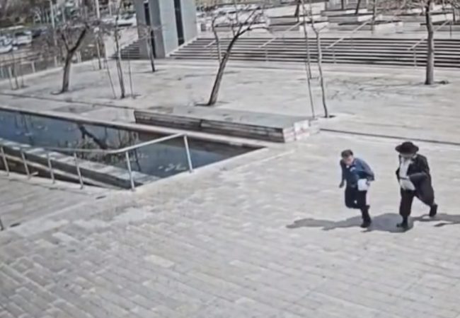 מנכ״ל העירייה בן עדי וסגן ראש העיר וינגרטן בתחרות הריצה