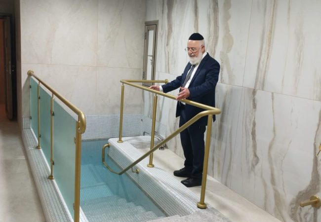 יו"ר המועצה הדתית הרב עובדיה דהן בסיור במקווה באשדוד