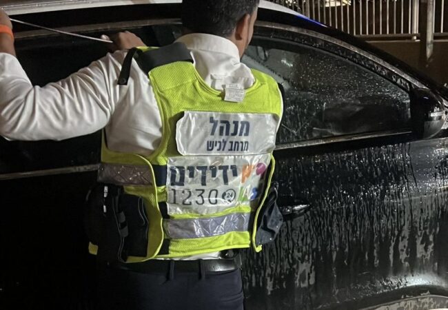 חילוץ מרכב נעול. קרדיט: ידידים