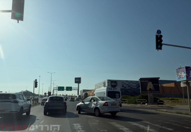 הרכב באמצע הצומת. צילום: חרדים אשדוד