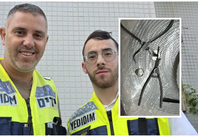 מתנדבי ידידים לאחר החילוץ. בקטן: הציוד בחילוץ